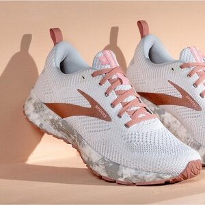 Brooks revel 5 Women's White and Pink Athletic Shoes